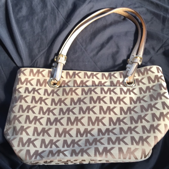 Michael Kors puede - Picture 1 of 4